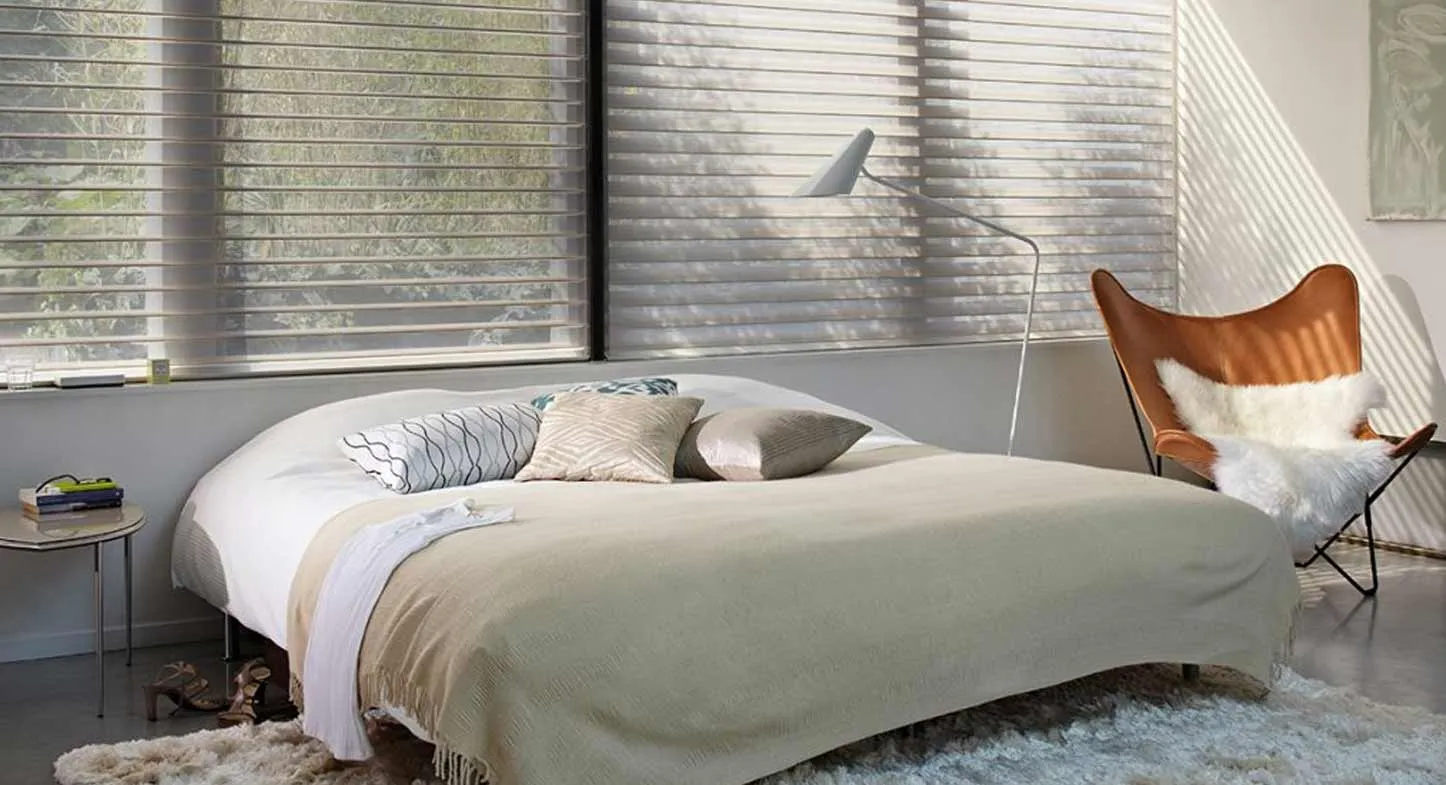 Cortinas o persianas ¿Cuál es la más adecuada para tu habitación?